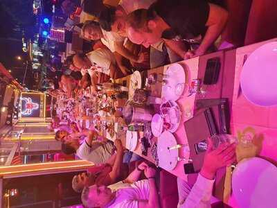 Dennis Restourant And Bar