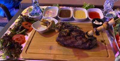 Dennis Restourant And Bar