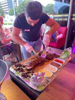 Dennis Restourant And Bar