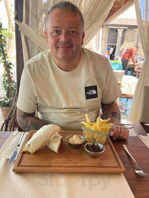 Mad King Restaurant & Pub