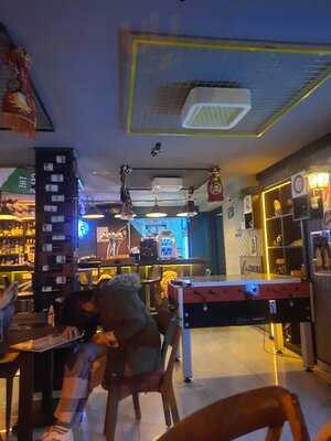 The Rounders Bar & Restaurant