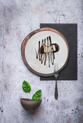 Gurmos Restaurant & Cafe