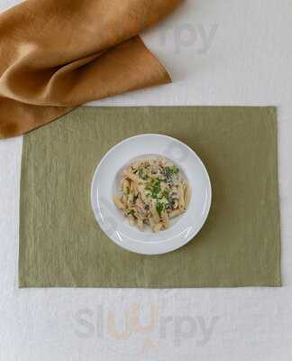 Gurmos Restaurant & Cafe