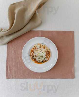 Gurmos Restaurant & Cafe