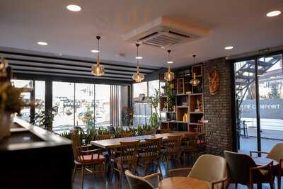 Ipekten Art Cafe Sahne