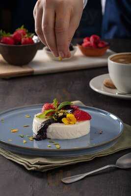 Le Miel Restaurant & Lounge