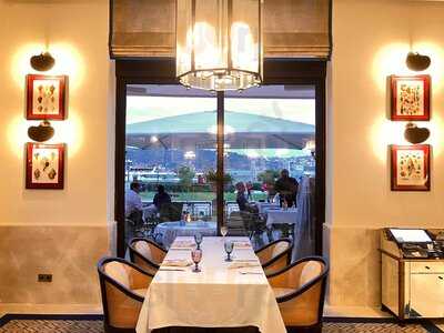 Akdeniz By Esra Muslu