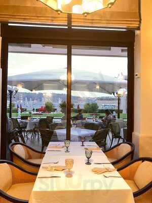 Akdeniz By Esra Muslu