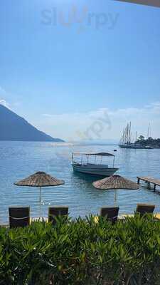 Apollo Beach & Lounge