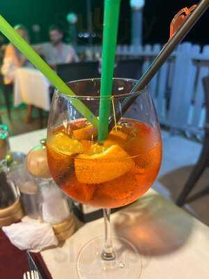 Goodies Restaurant & Bar