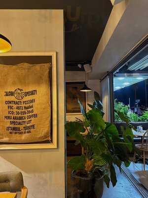 Paper Roasting Coffee & Chocolate