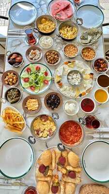 Beyzade Kunefe & Kahvalti Karakoy