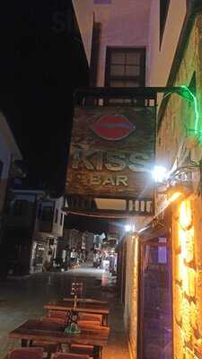 Kiss Restaurant & Bar