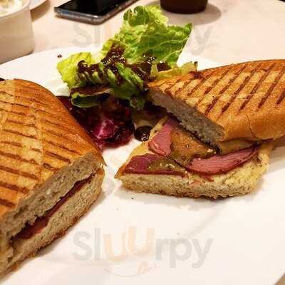 Agnes B. Cafe L.p.g. 台北新光三越南京二店