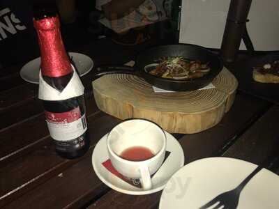 布娜飛小酒館 - 台北南港店