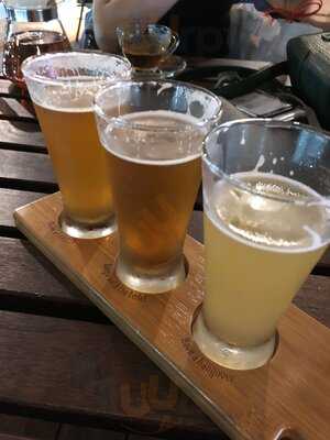 布娜飛小酒館 - 台北南港店