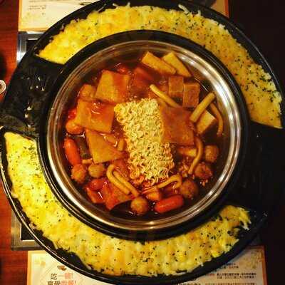 兩餐韓國年糕火鍋