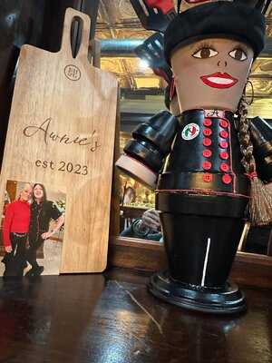 Awnies Italian  Cuisine