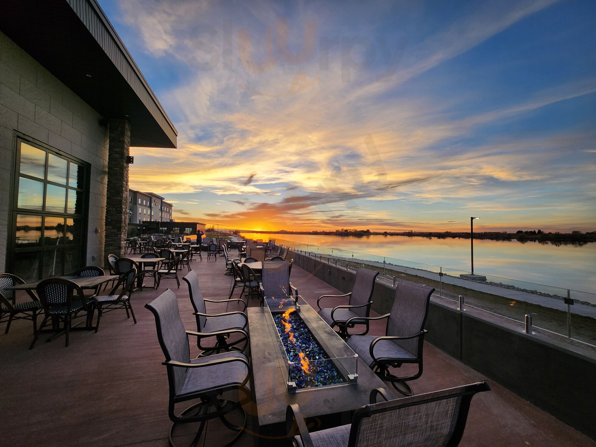 Edgewater Dining & Spirits