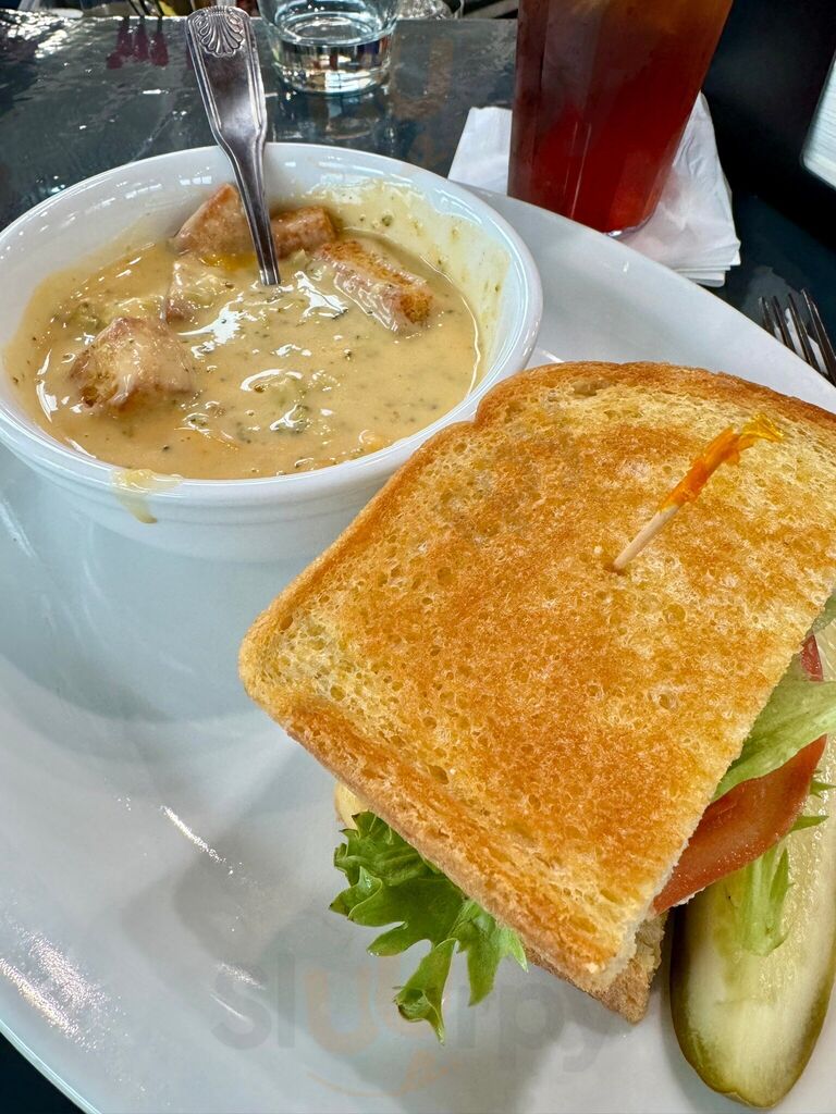 The Toasted Yolk Cafe