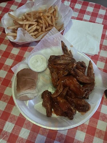 Lp's Neighborhood Sports Bar&grill