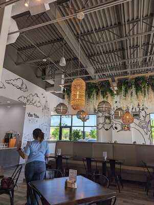 Lac Bleu Brunch Cafe