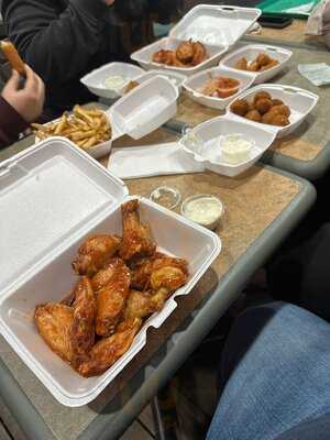 Chubby's Pizza, Wings & More