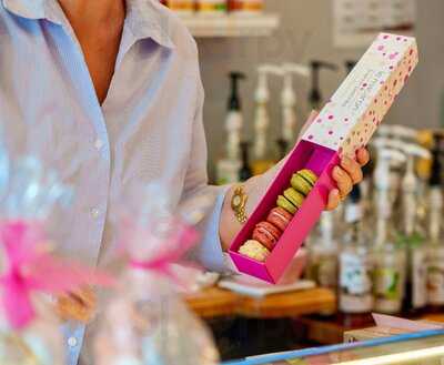 Le Macaron French Pastries - The Avenue