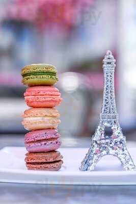 Le Macaron French Pastries - The Avenue