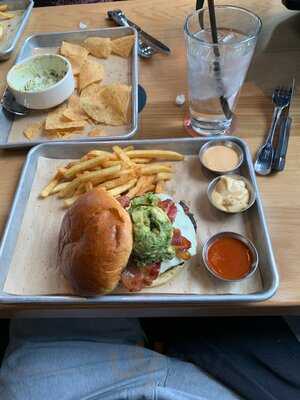 Bj's Restaurant & Brewhouse