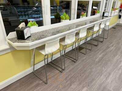 Stuzzi Cafe & Sweetshop