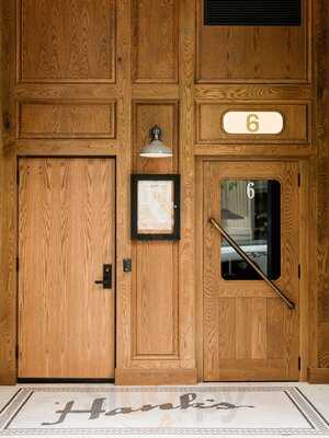 Hank's Low Country Seafood & Raw Bar