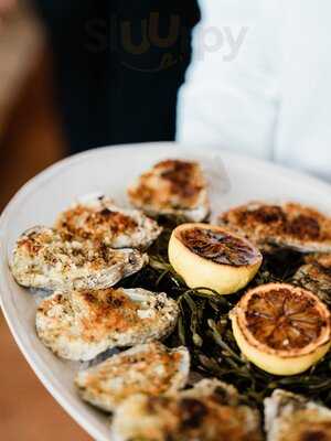 Hank's Low Country Seafood & Raw Bar