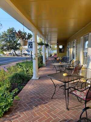 Financier Chesapeake Bar & Grill