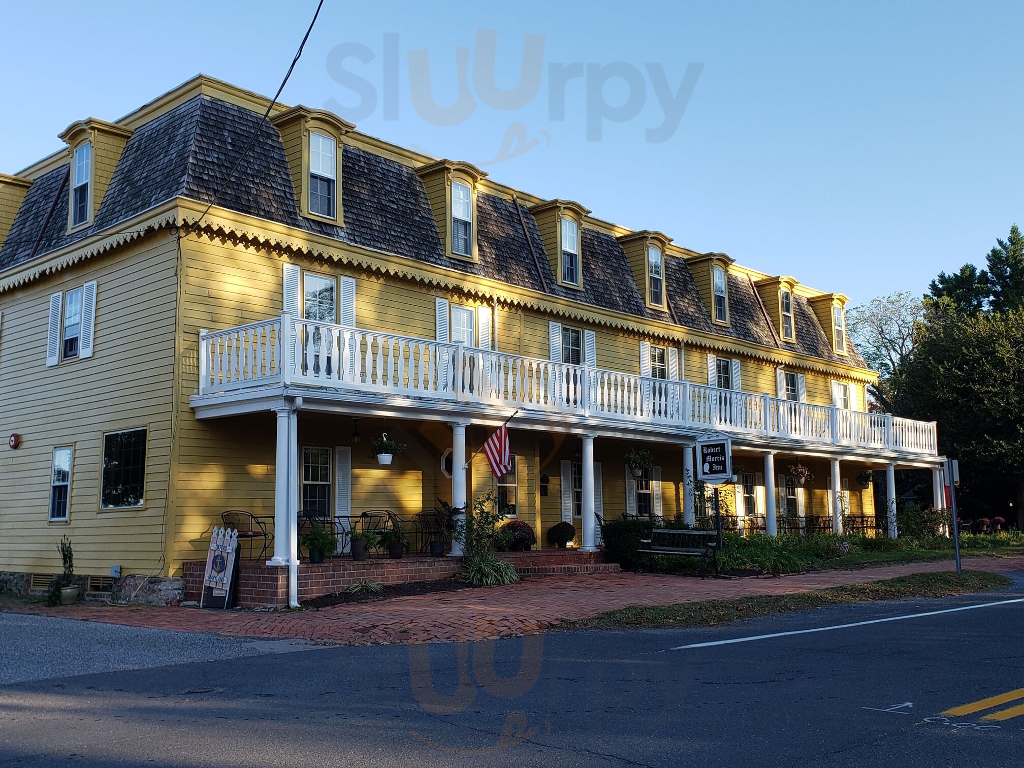 Financier Chesapeake Bar & Grill