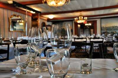 Financier Chesapeake Bar & Grill