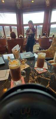 The Hotel Bar At The Broadmoor