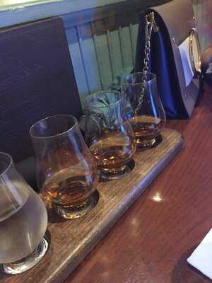 The River Roost Lounge