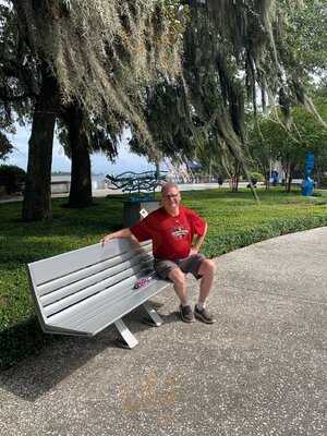 Ye Ole Fashioned Ice Cream & Sandwich Cafe