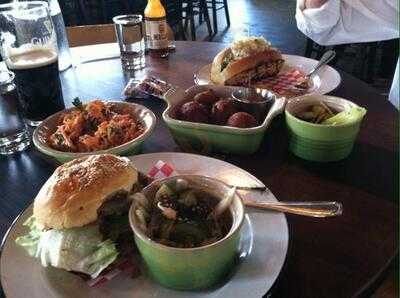 Leon's Fine Poultry & Oysters