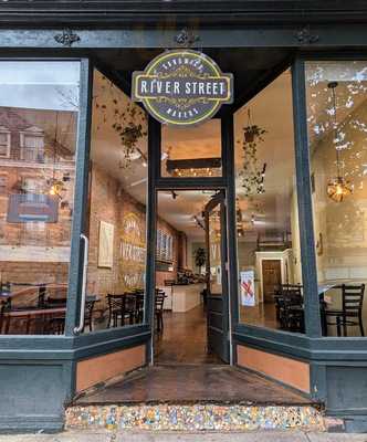 Harry G's Ny Deli & Cafe