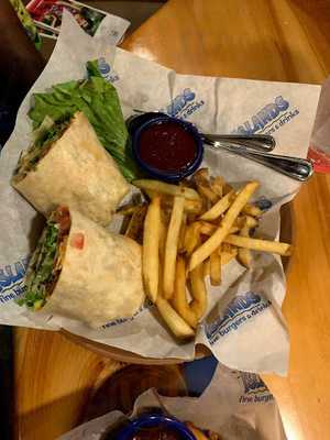 Islands Fine Burgers And Drinks