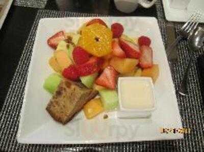 White Oak Kitchen + Drinks