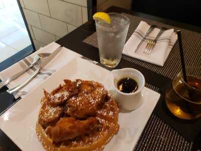 White Oak Kitchen + Drinks