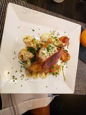 White Oak Kitchen + Drinks