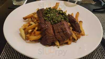 White Oak Kitchen + Drinks