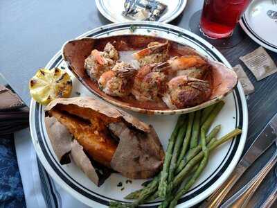 Speaks Clam Bar St Armands