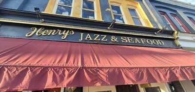 Henry's Bar And Restaurant