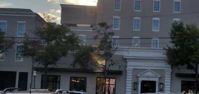 Henry's Bar And Restaurant