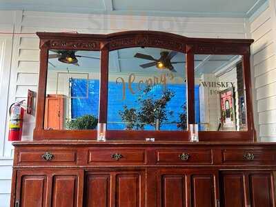 Henry's Bar And Restaurant